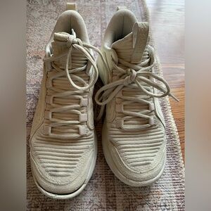 Under Armour Women's Flow Breakthru 5 Lux Basketball Shoes Size 6 Sneaker